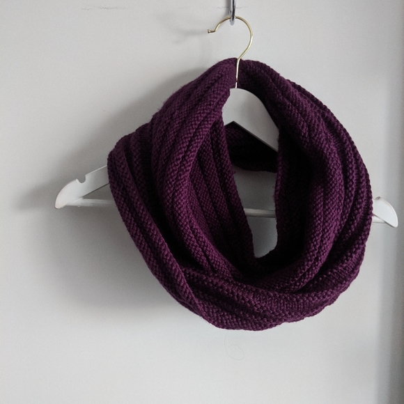 💐Handknit Infinity scarf - Picture 1 of 4